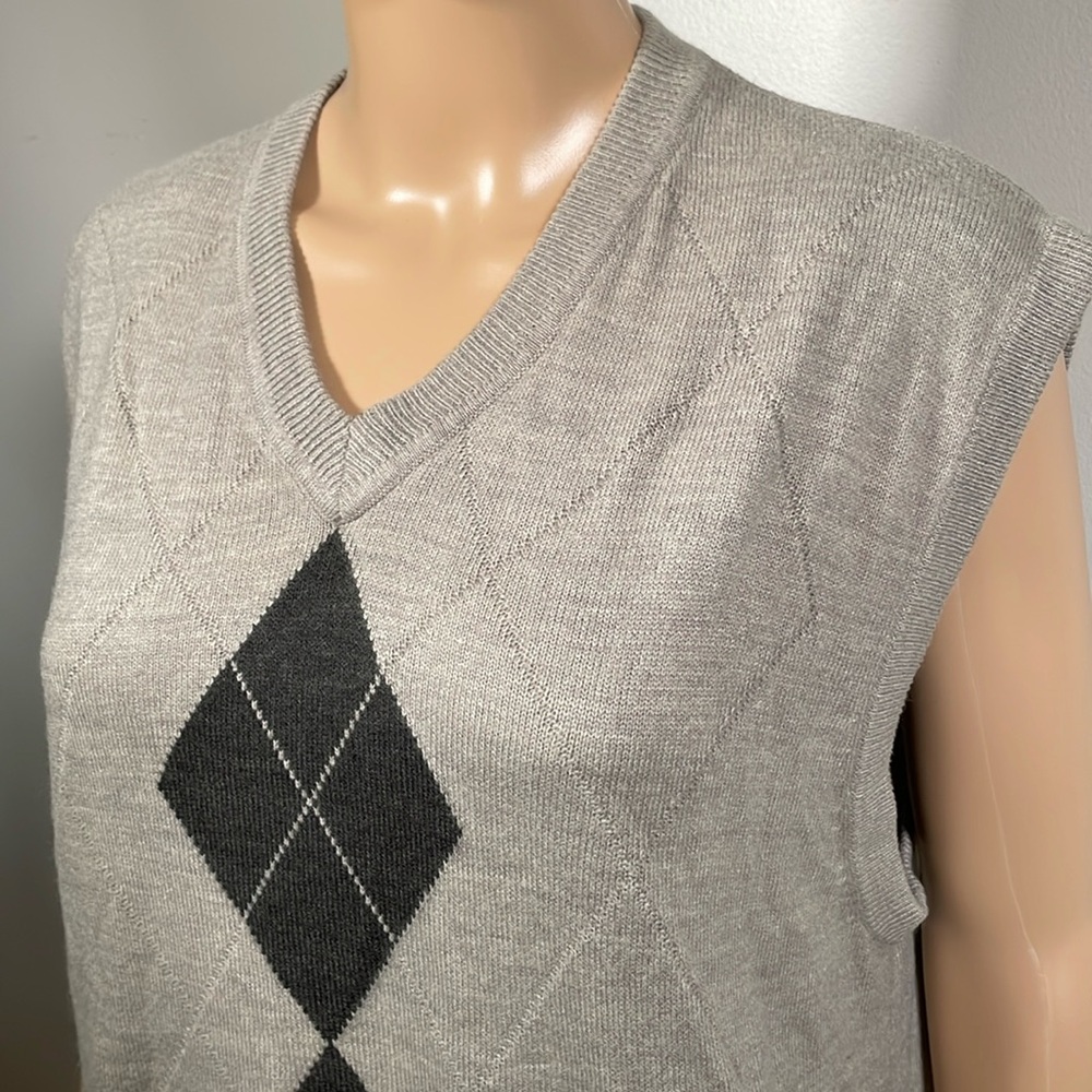 Dockers knitted vest - size L